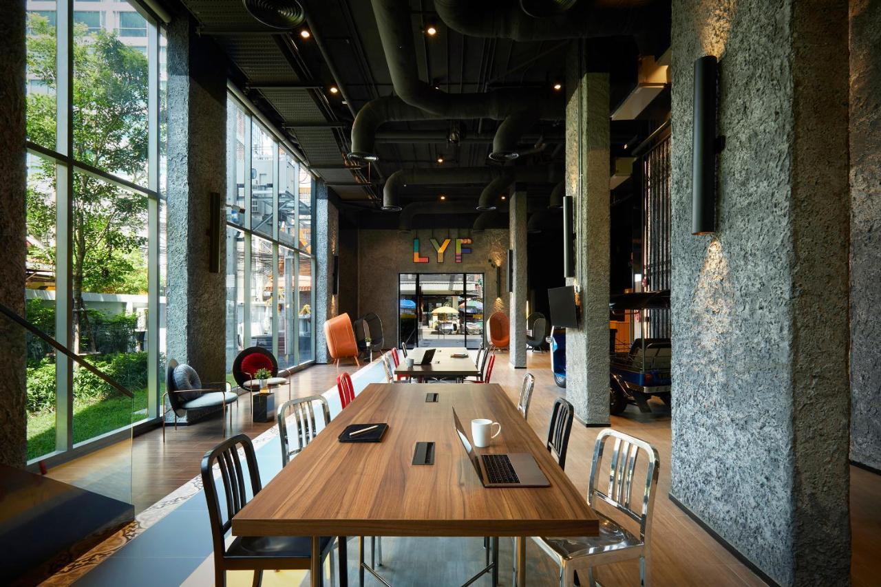 Отель Lyf Sukhumvit 8 Бангкок Экстерьер фото