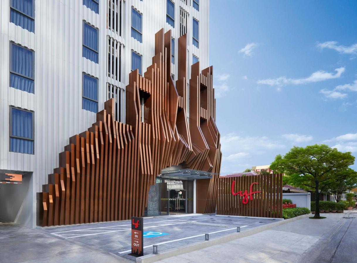 Отель Lyf Sukhumvit 8 Бангкок Экстерьер фото